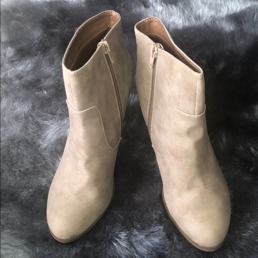 Taupe heeled booties